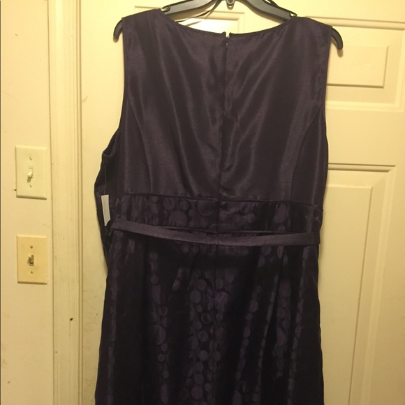 Woman’s 24W LE BOS Eggplant 2-PC Dress Set - Picture 3 of 3